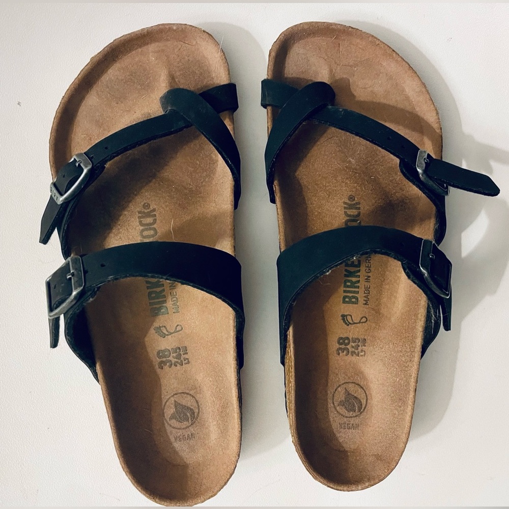 Birkenstock Vegan Mayari Sandal in Black. US 7. Worn 3 times.